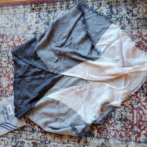 NEW Beautiful & delicate Shawl Pashmina gray & pale pink triangle scarf